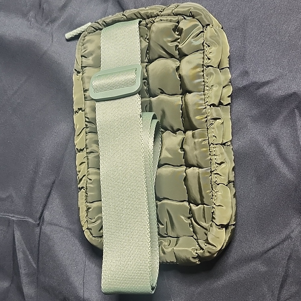 Tote Puffer Tote Quilted Crossbody Bag w/ dust bag! - Picture 6 of 9